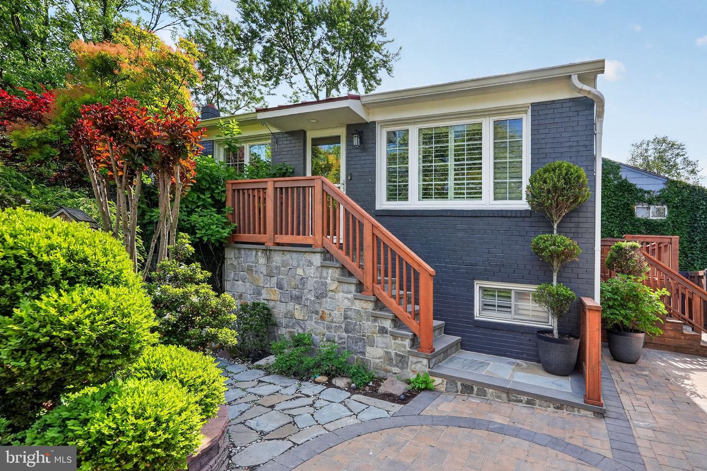 311 Adams Avenue, Alexandria