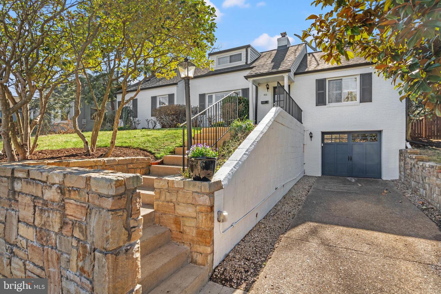 402 Skyhill Road, Alexandria