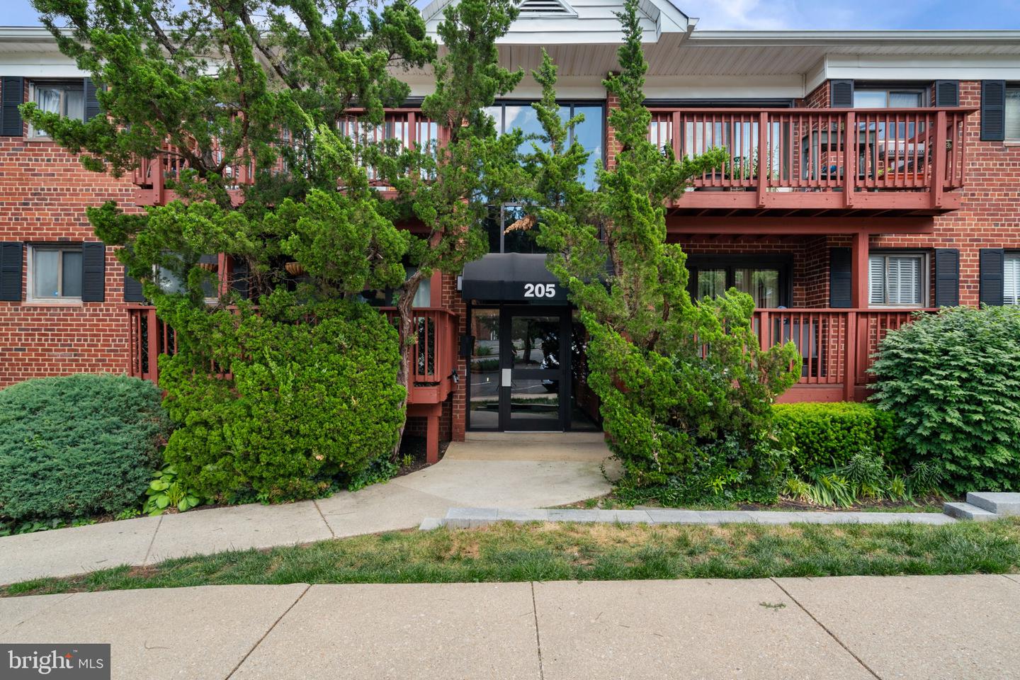 205 Skyhill Road #8, Alexandria