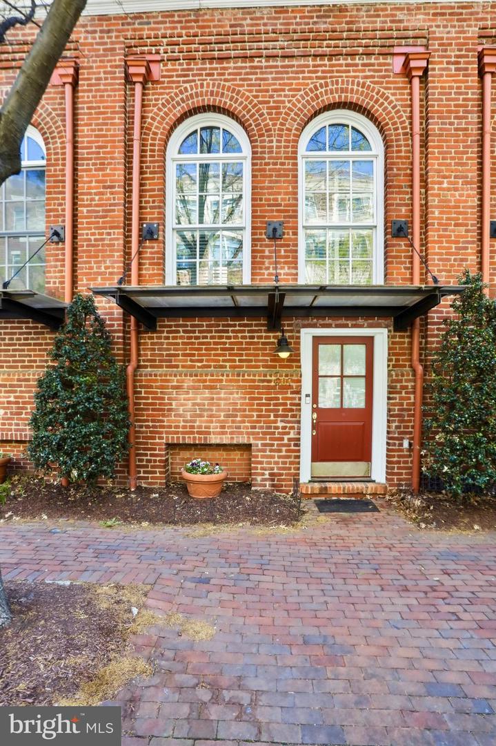 607 N Saint Asaph Street, Alexandria
