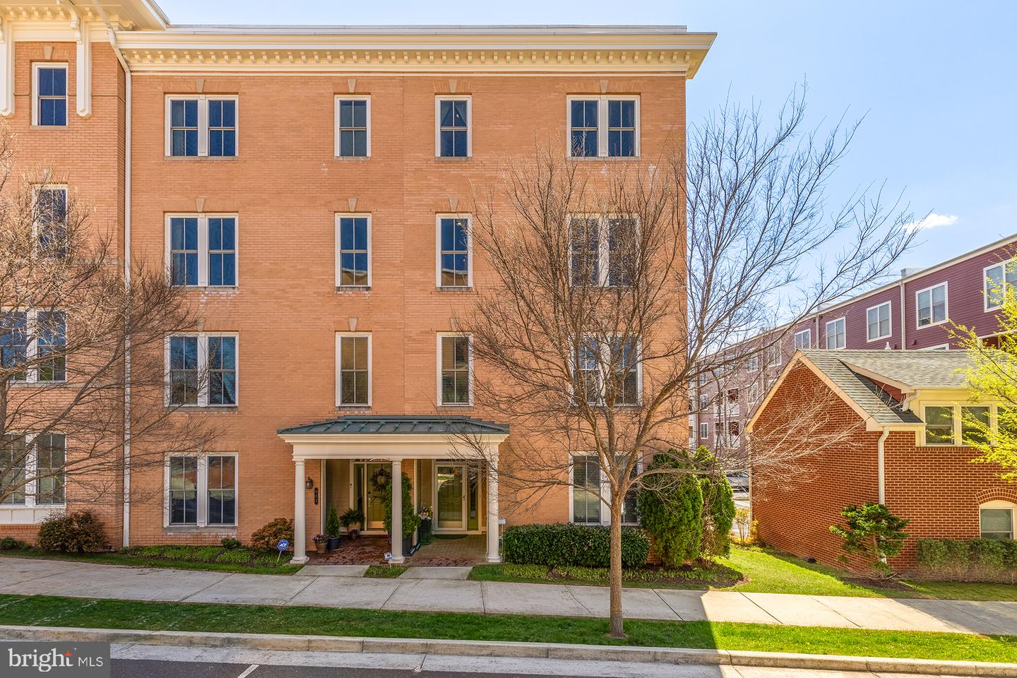 619 Mckenzie Avenue #102, Alexandria