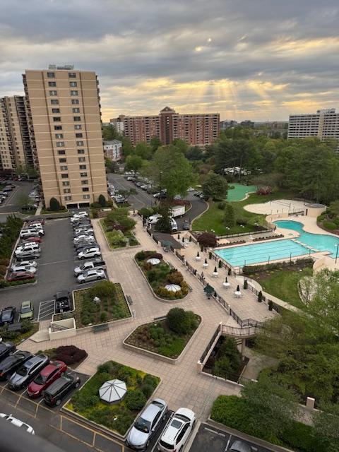 203 Yoakum Pkwy # 1209