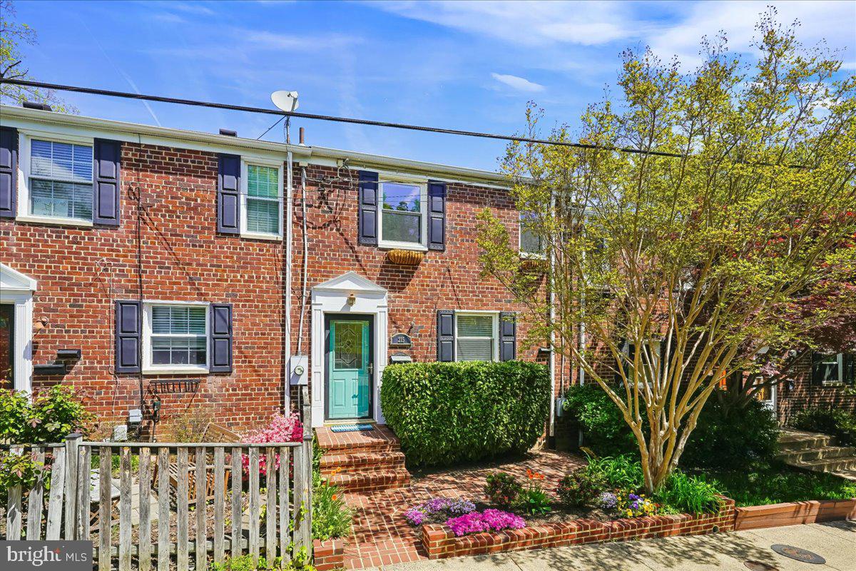 215 Burgess Avenue, Alexandria