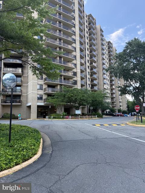 203 Yoakum Parkway #1004