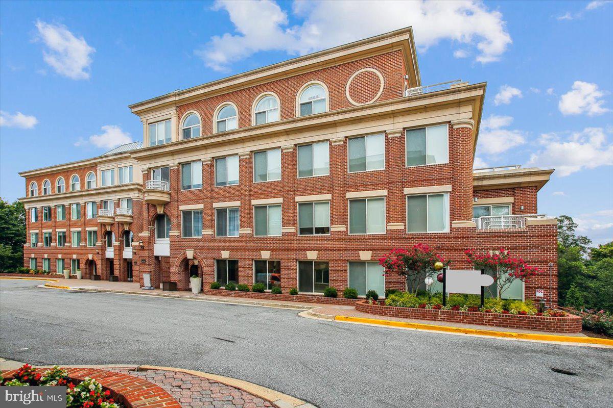 635 Slaters Lane #301, Alexandria