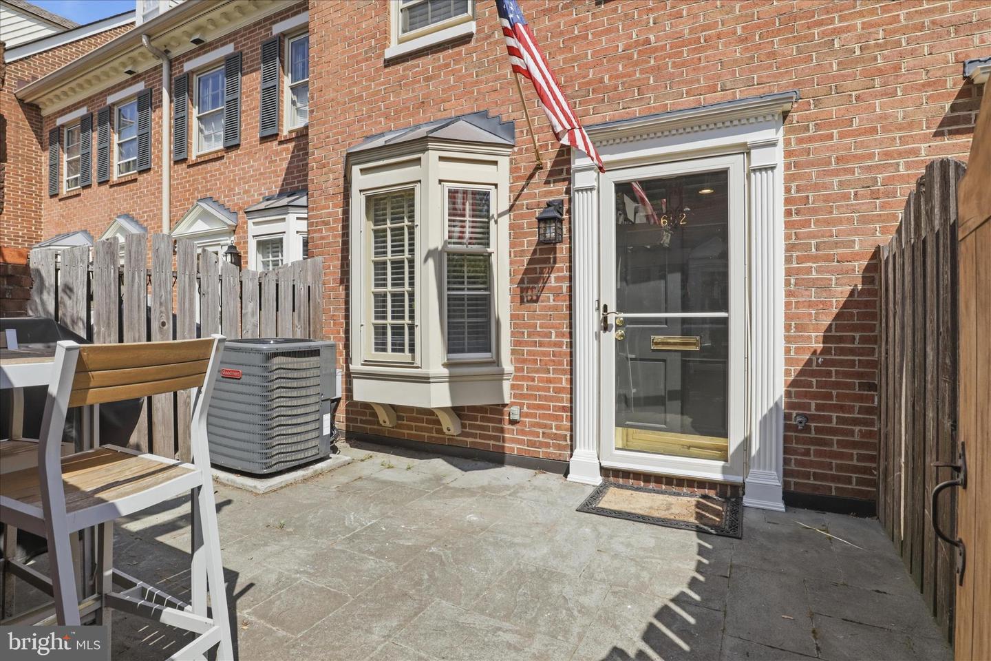 652 S Columbus Street, Alexandria