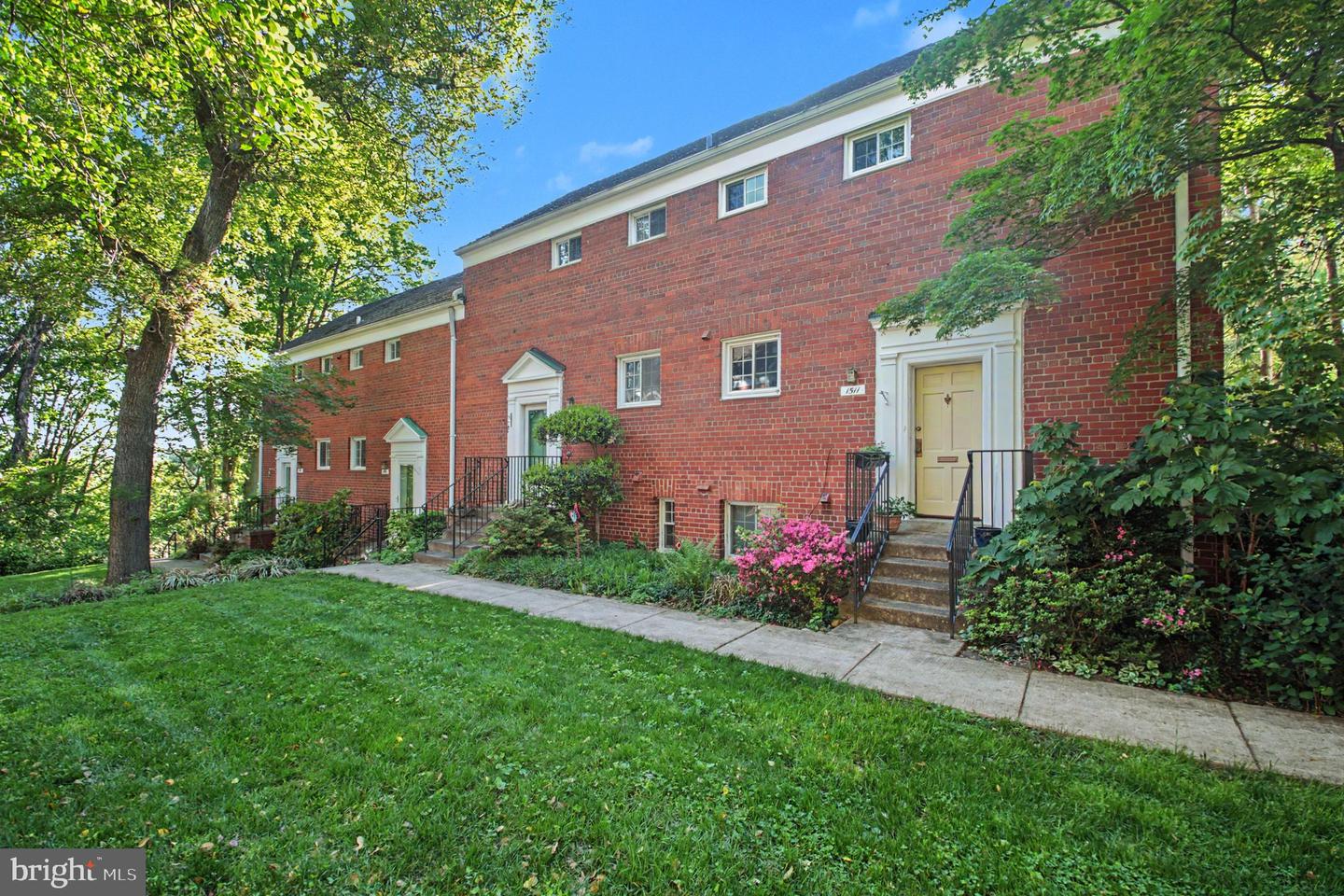 1517 Mount Eagle Place, Alexandria