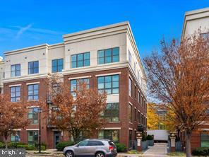815 N Patrick Street #202, Alexandria