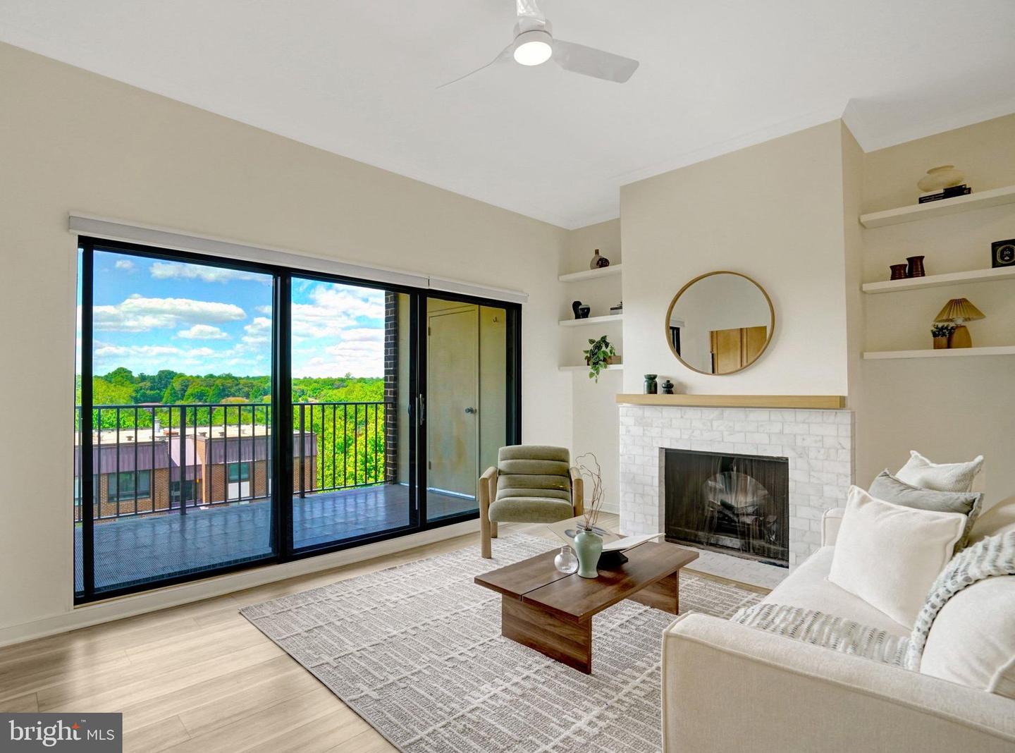 128 Roberts Lane #400, Alexandria