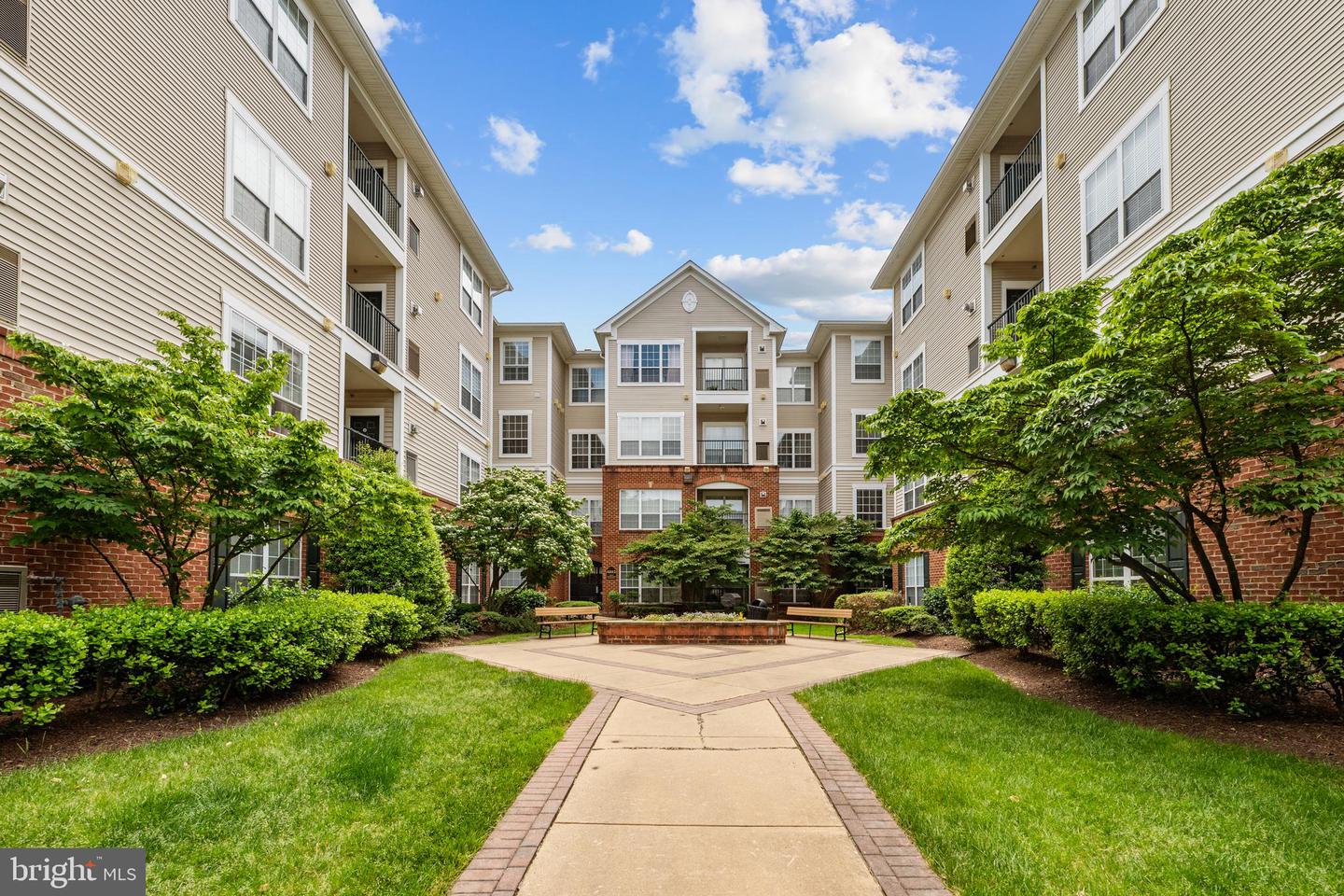 4862 Eisenhower Avenue #273