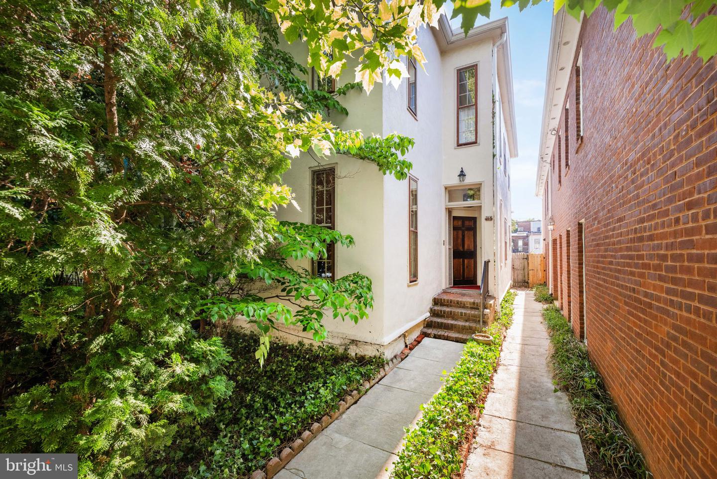 215 N Columbus Street, Alexandria