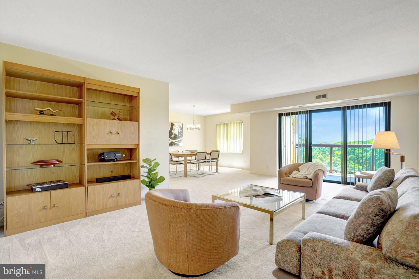 309 Yoakum Pkwy # 1105