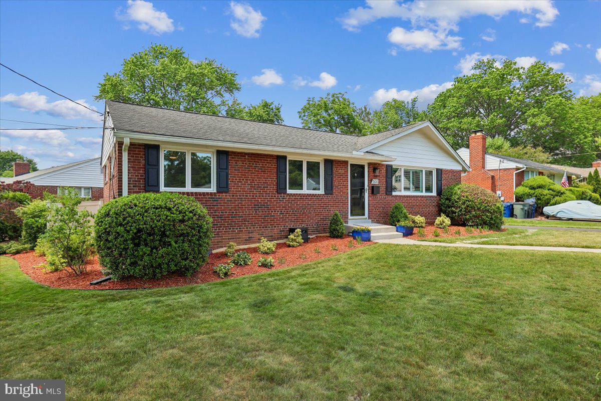 500 N Naylor Street N, Alexandria
