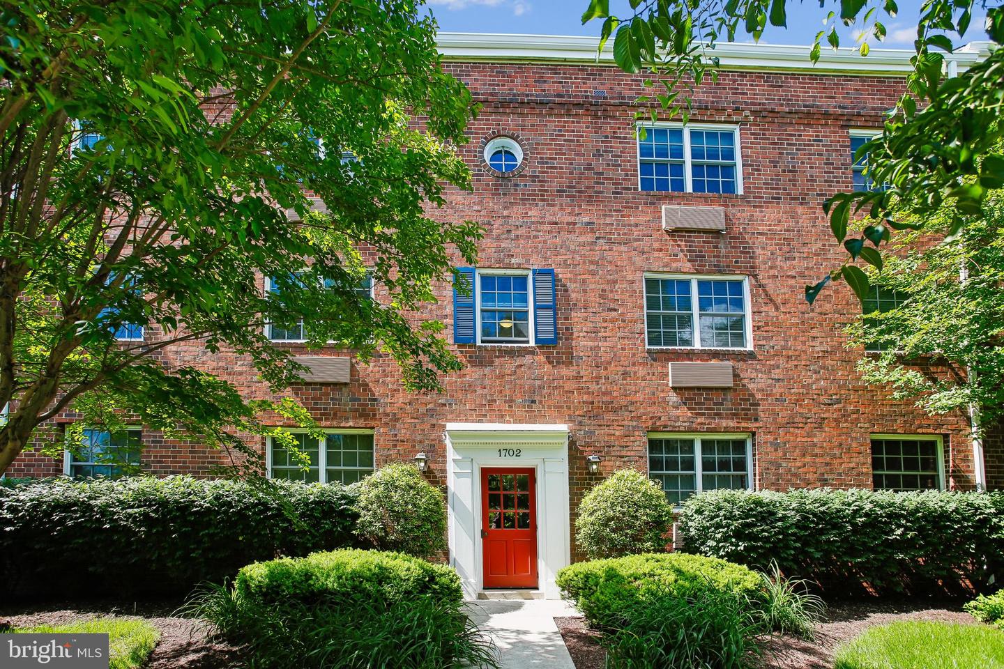 1702 W Abingdon Dr # 201