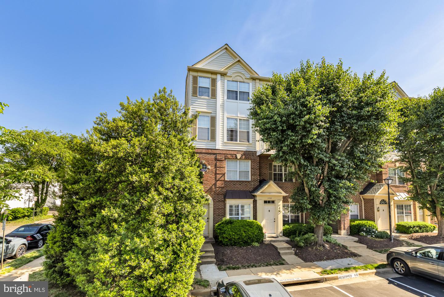 1737 Kingsgate Court, Alexandria
