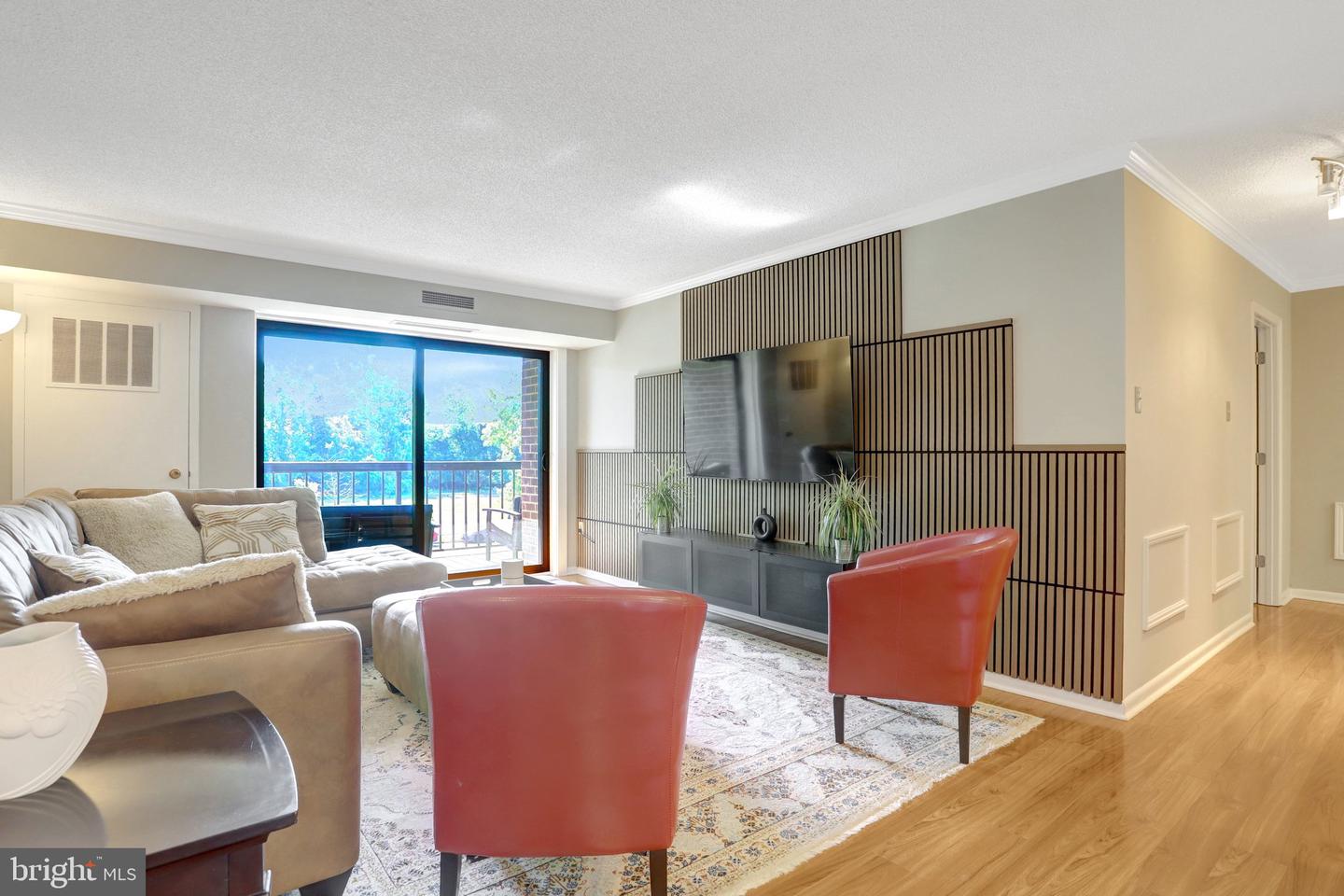 200 N Pickett Street N #206, Alexandria