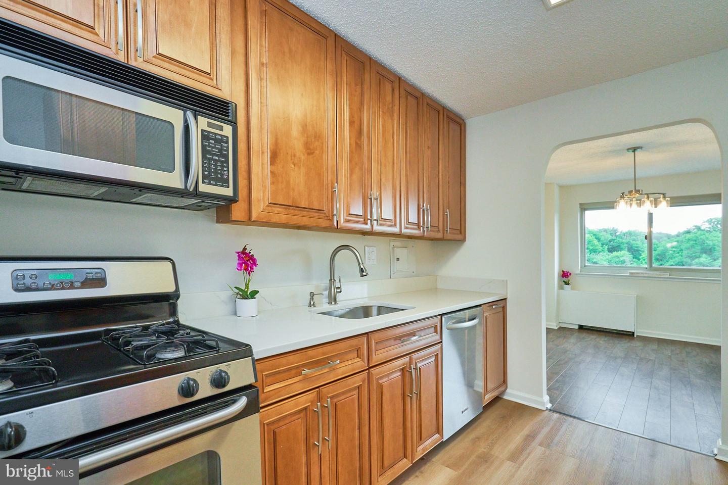 1225 Martha Custis Drive #810