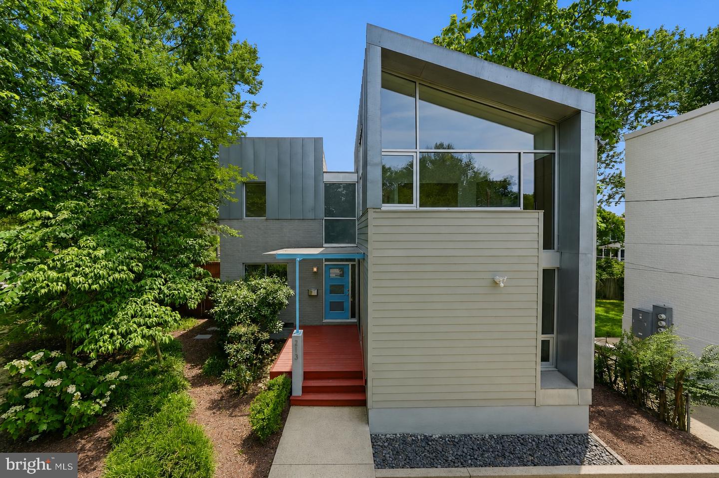 213 E Raymond Avenue, Alexandria