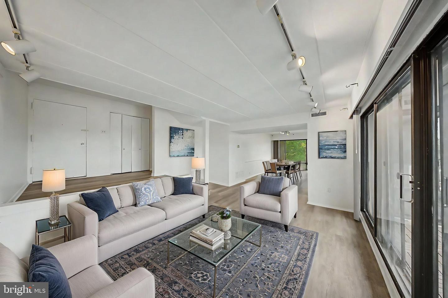 112 Roberts Lane #300