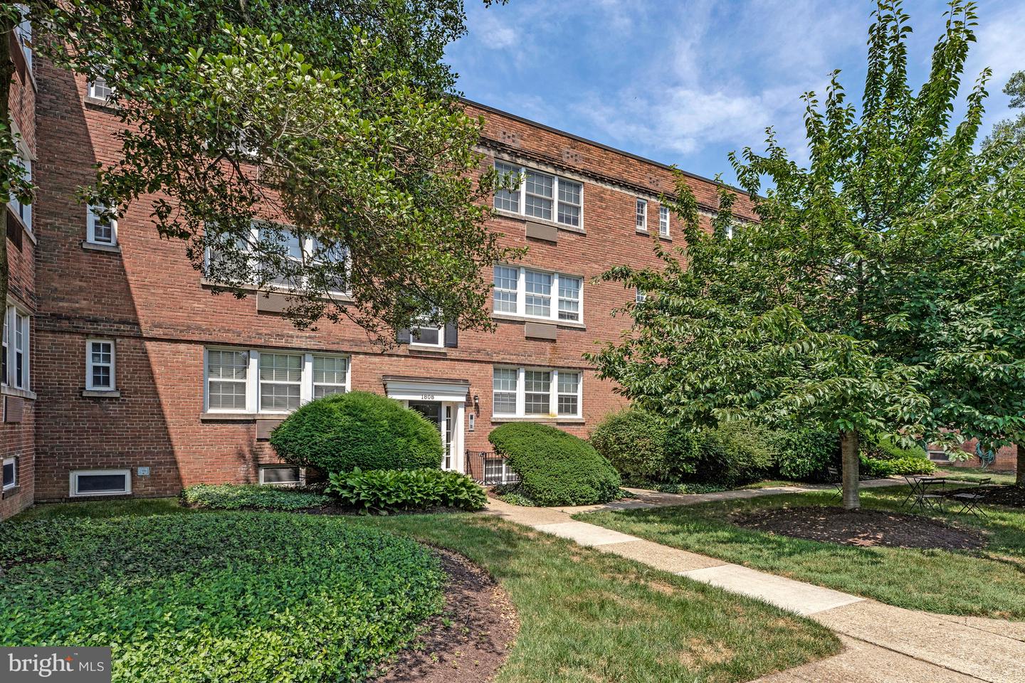 1808 W Abingdon Drive #301