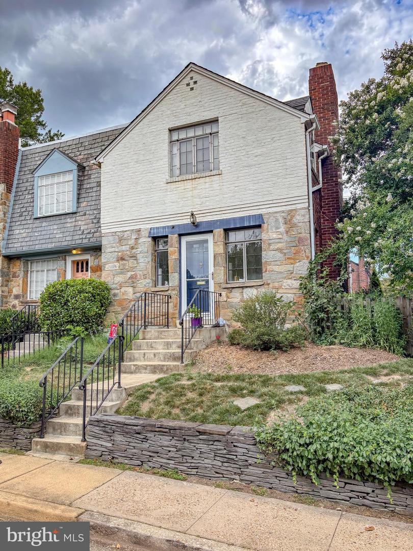 801 Chetworth Place