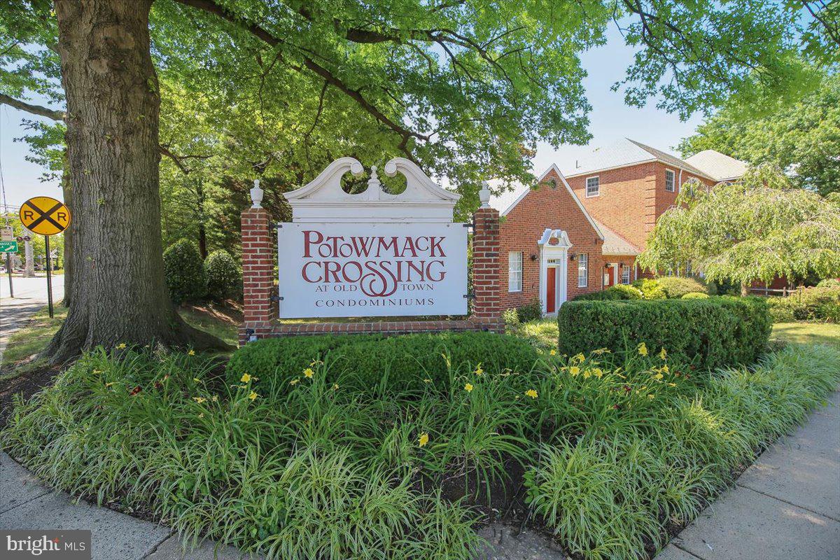 1708 W Abingdon Drive #301