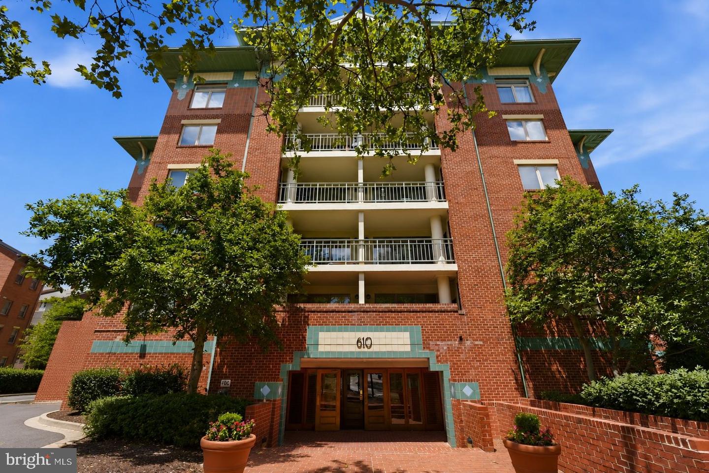 610 N West Street N #105