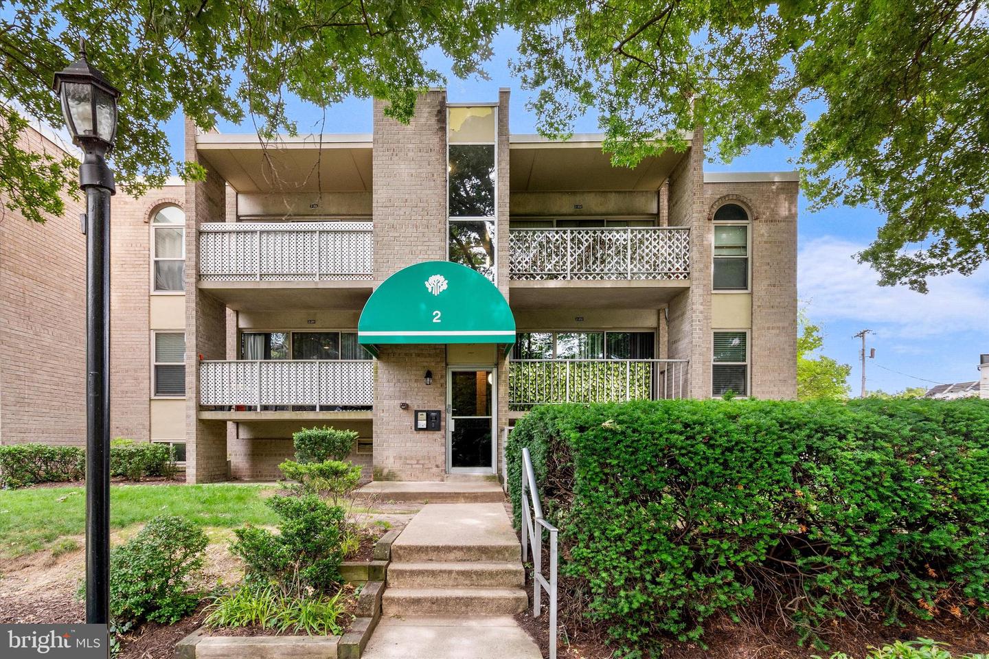 2 Canterbury Square #202