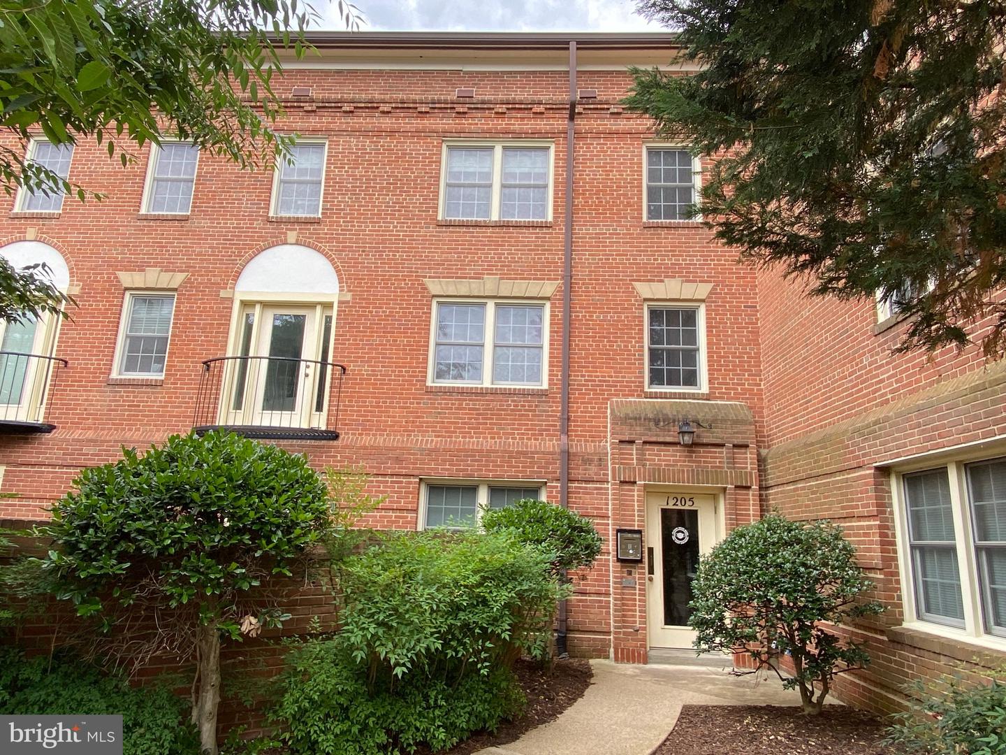1205 N Pitt Street #2c
