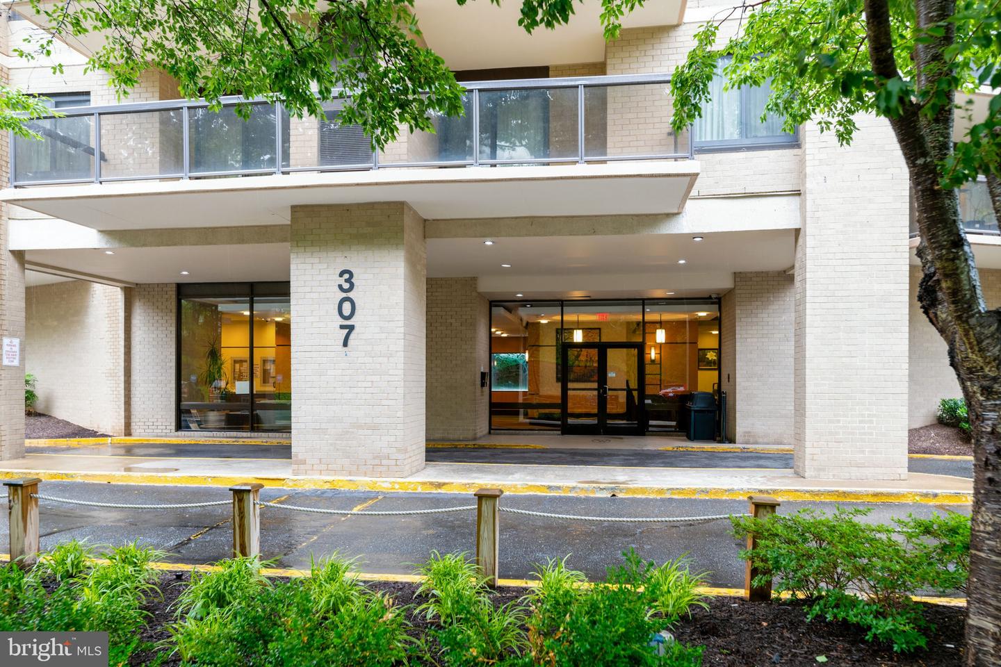 307 Yoakum Pkwy # 512