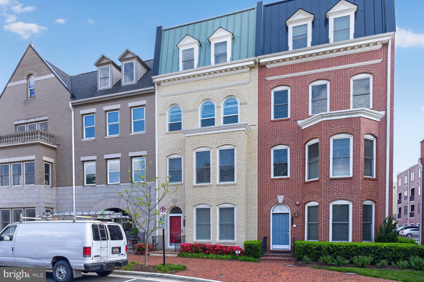619 E Custis Avenue
