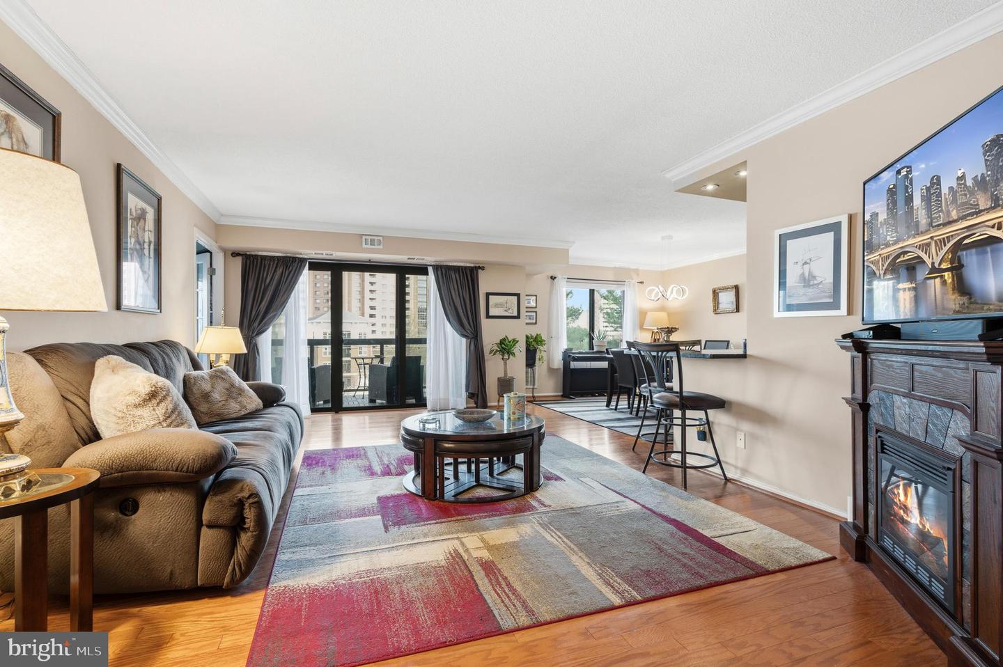203 Yoakum Pkwy # 410