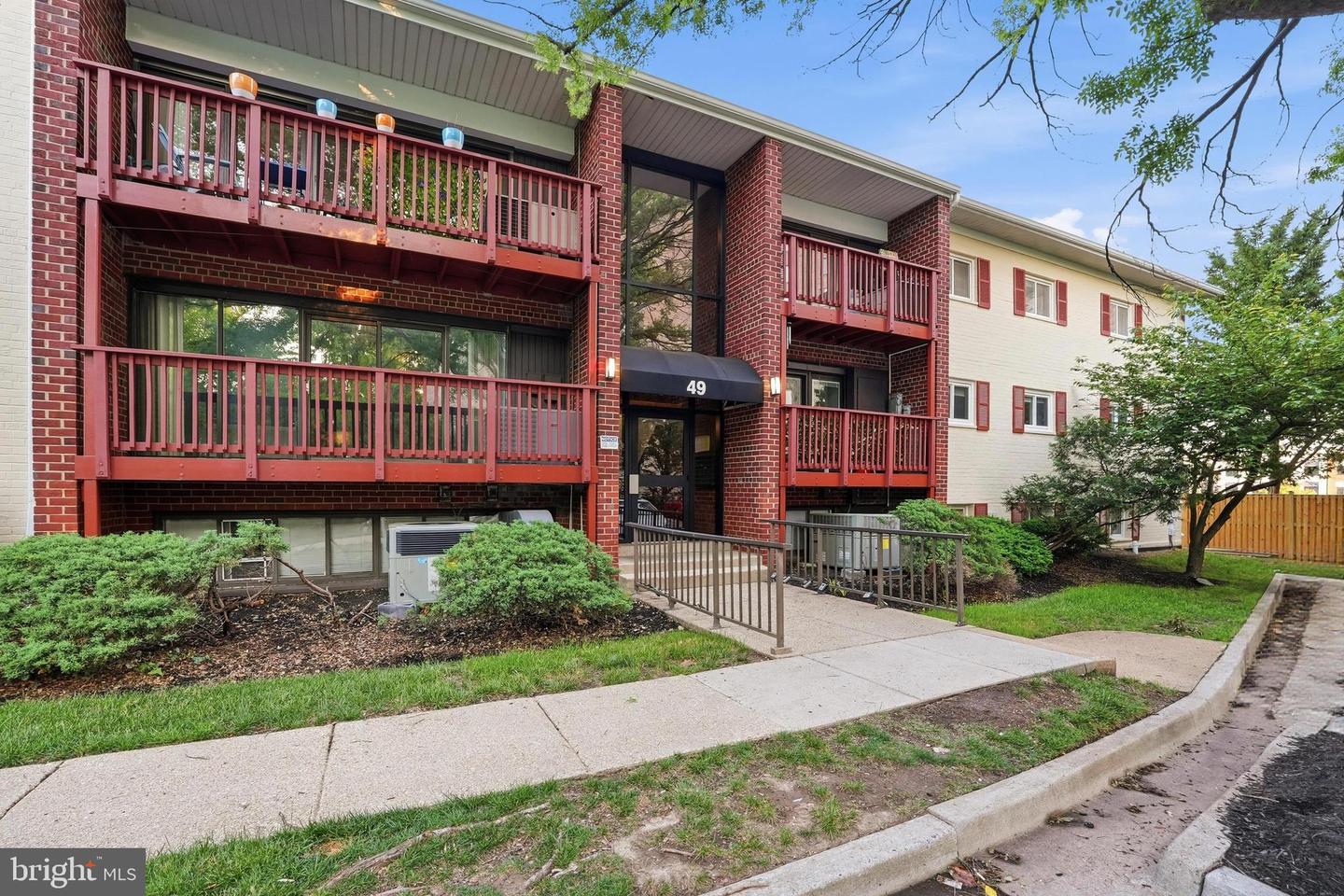 49 Skyhill Road #204