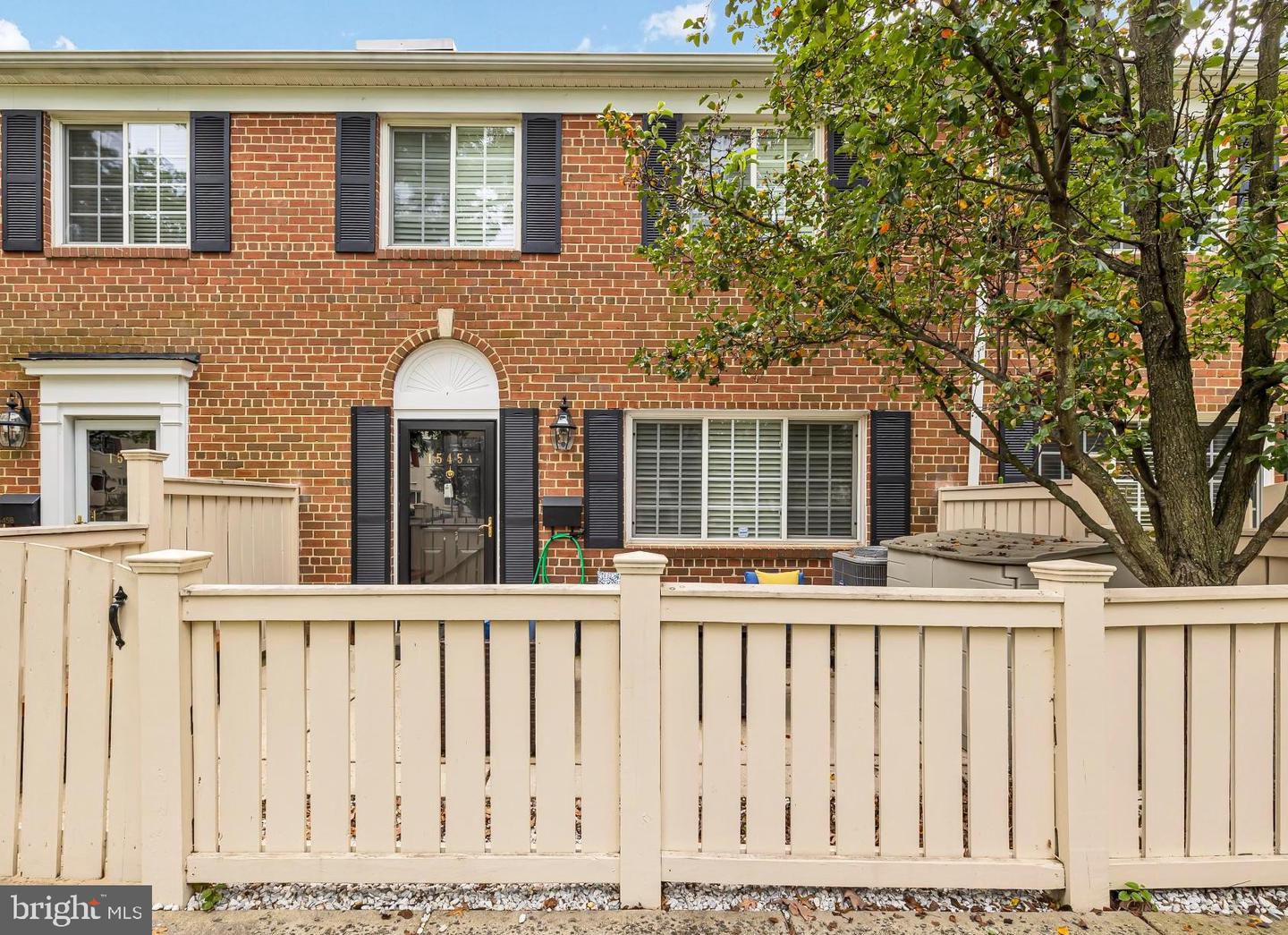 1545 N Van Dorn