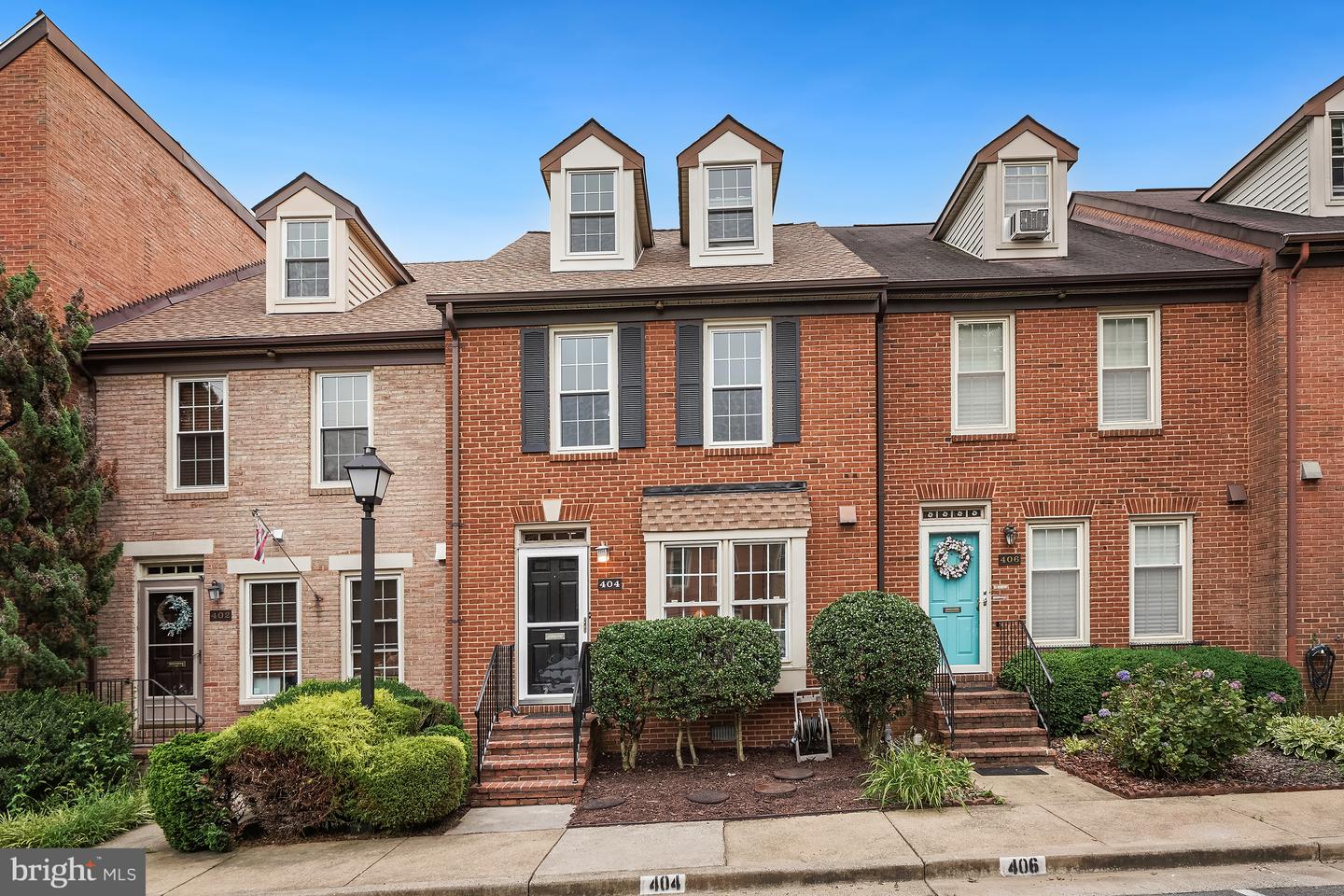 404 Glebe Road W