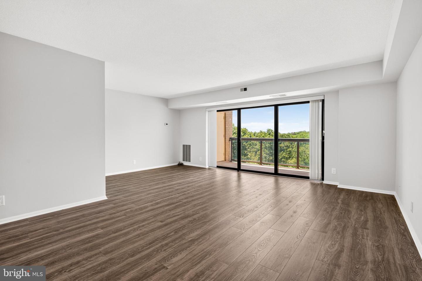307 Yoakum Parkway #802