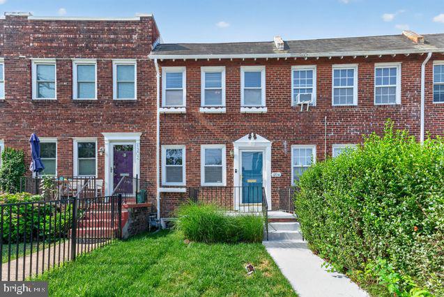 1204 Oronoco Street