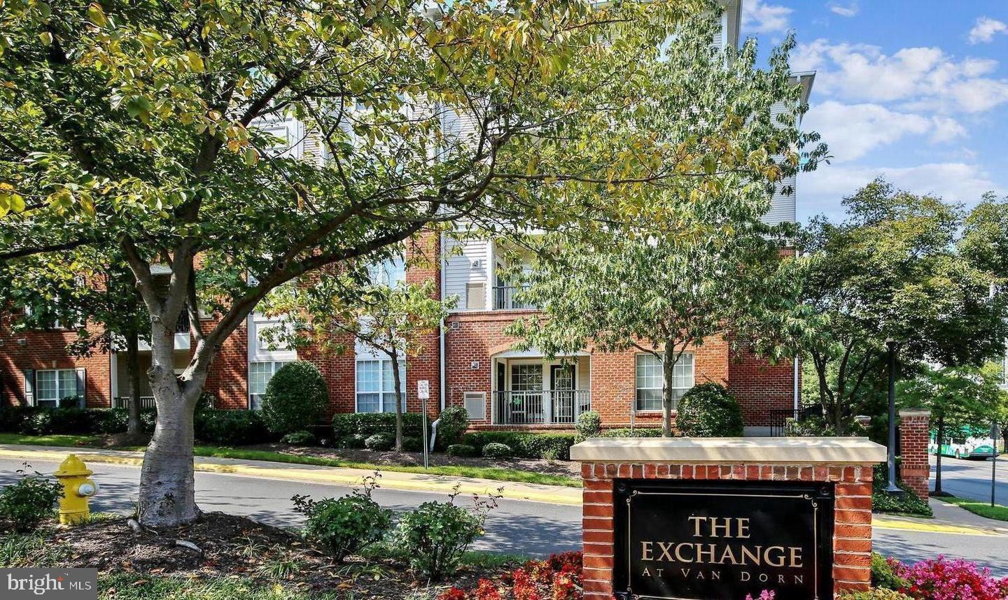 4870 Eisenhower Avenue #407