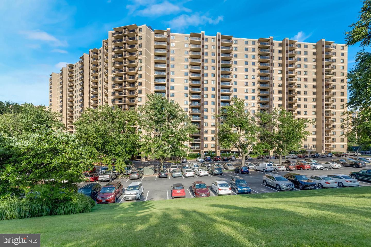 309 Yoakum Parkway #1416