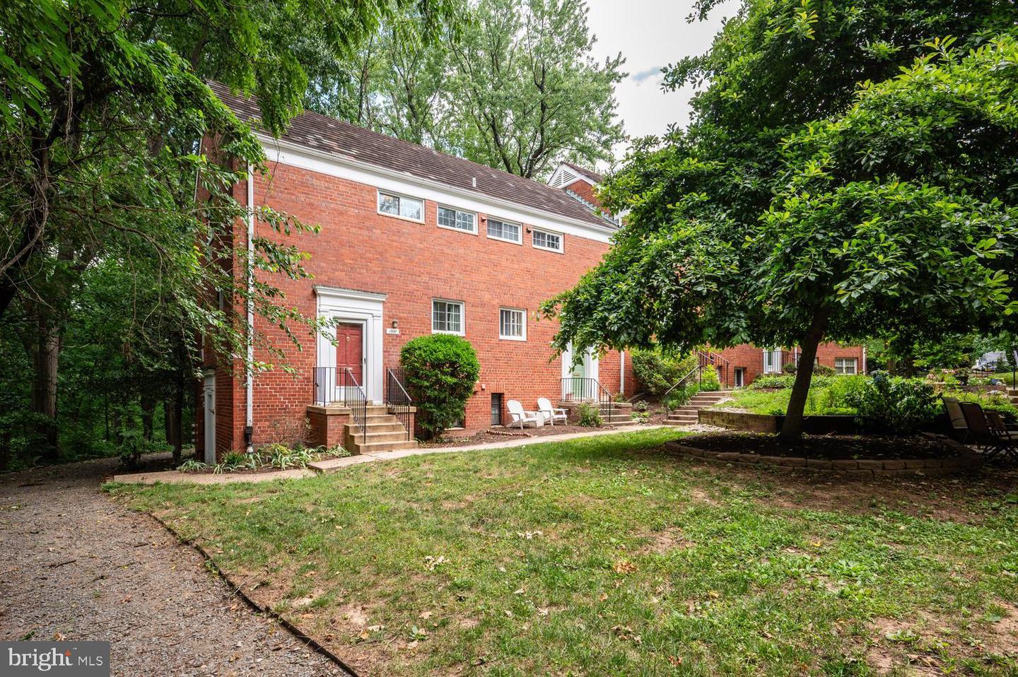1557 Mount Eagle Place
