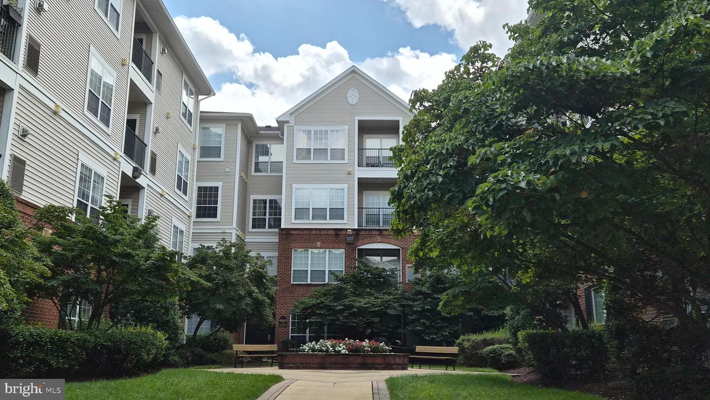 4862 Eisenhower Avenue #166
