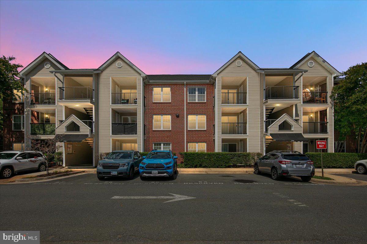 3306 Wyndham Circle #127