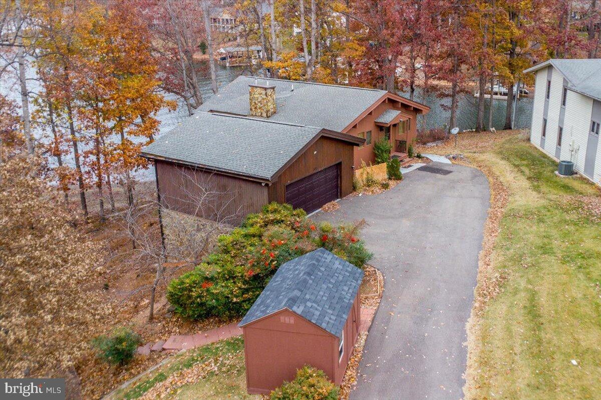 307 Meadow Point Drive, Moneta