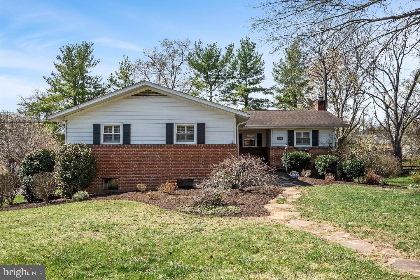 407 Academy Street, Berryville