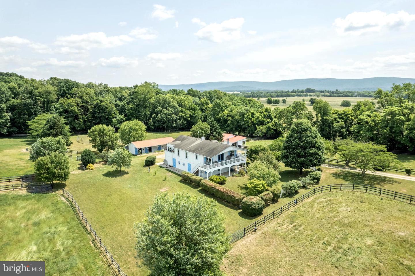 537 Cannon Ball Road, Berryville