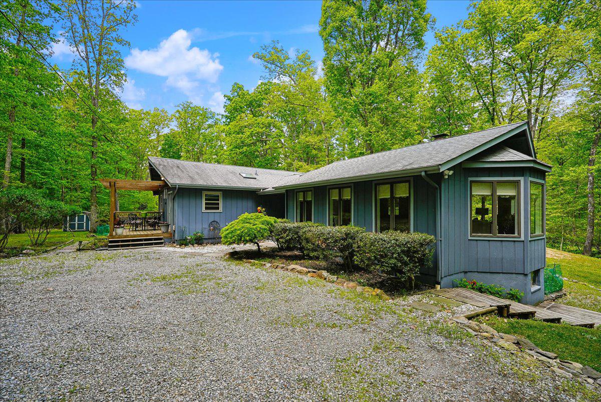 98 Cliff Lane, Bluemont