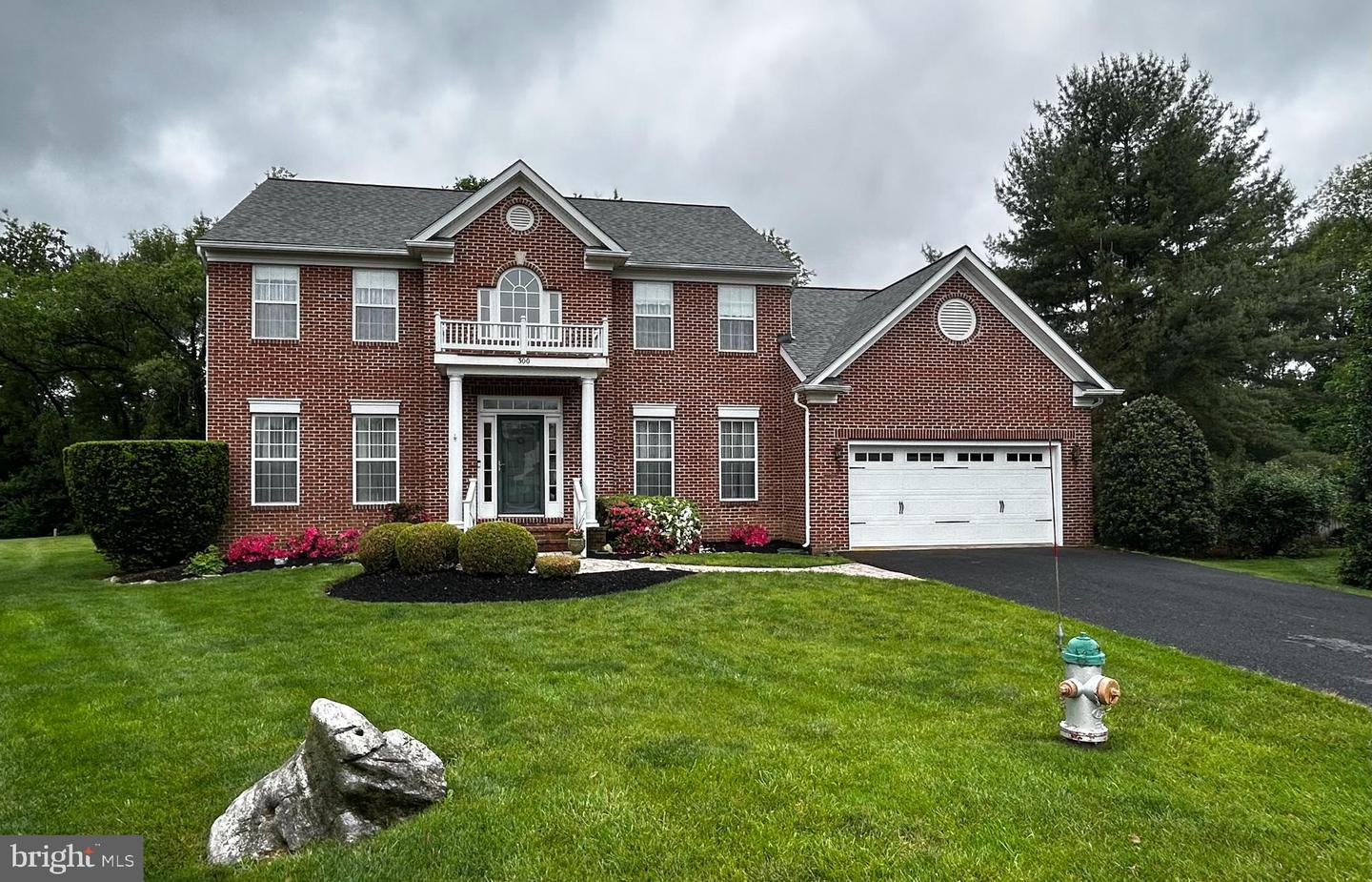 300 Archer Court