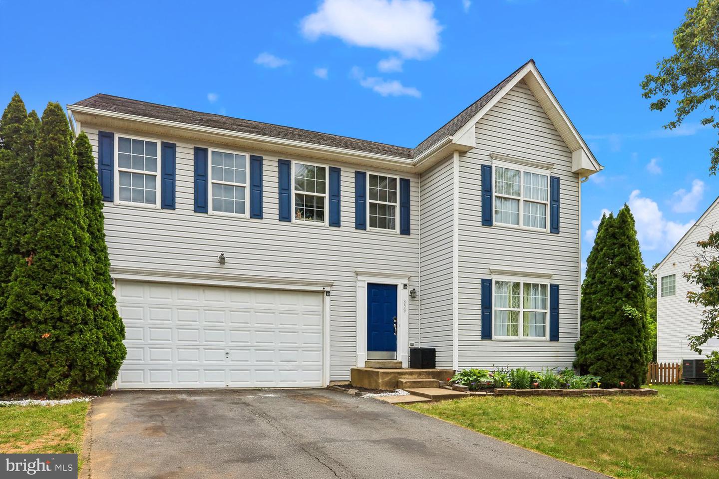 859 Woodcrest Loop