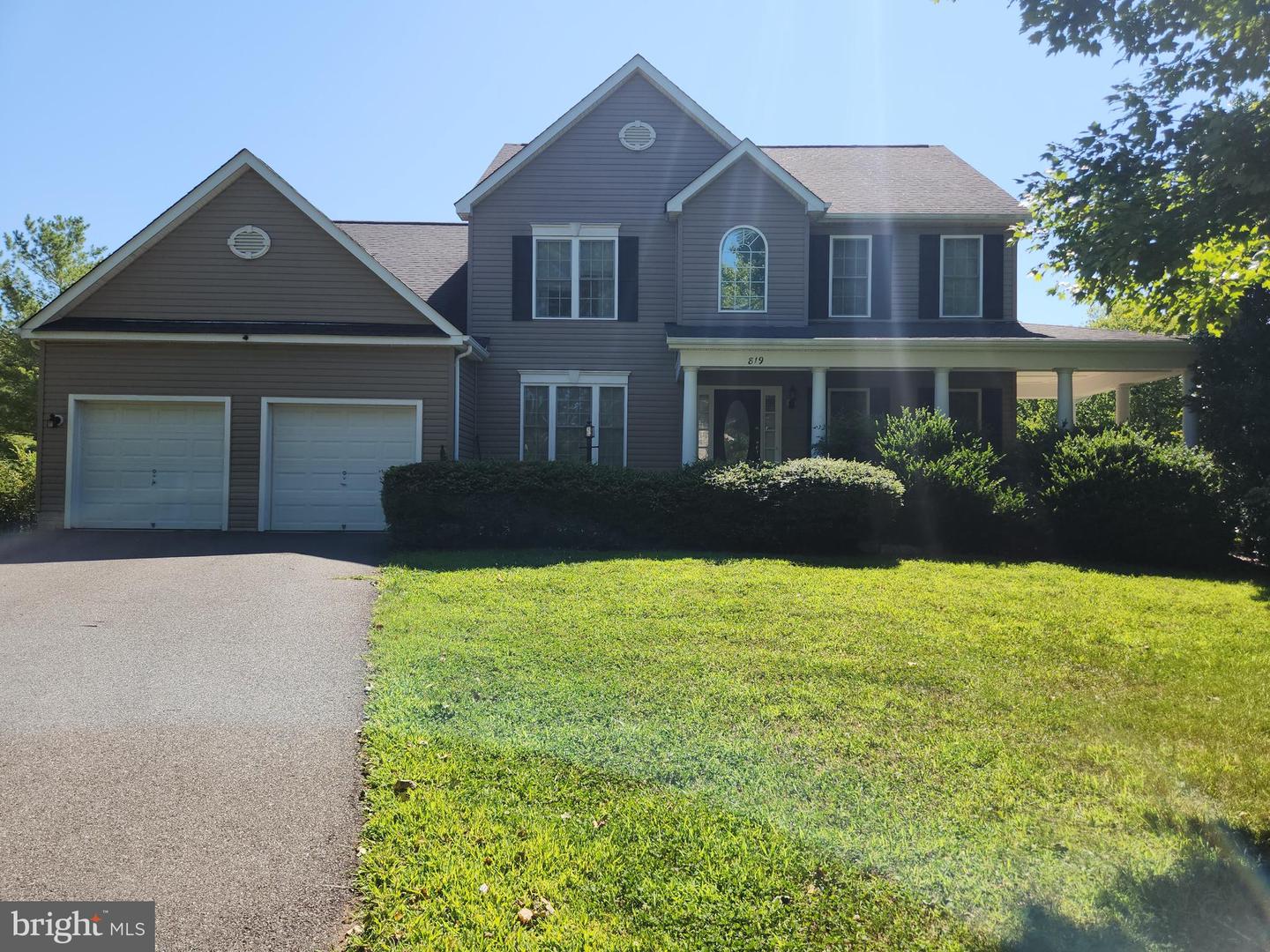 819 Woodcrest Loop