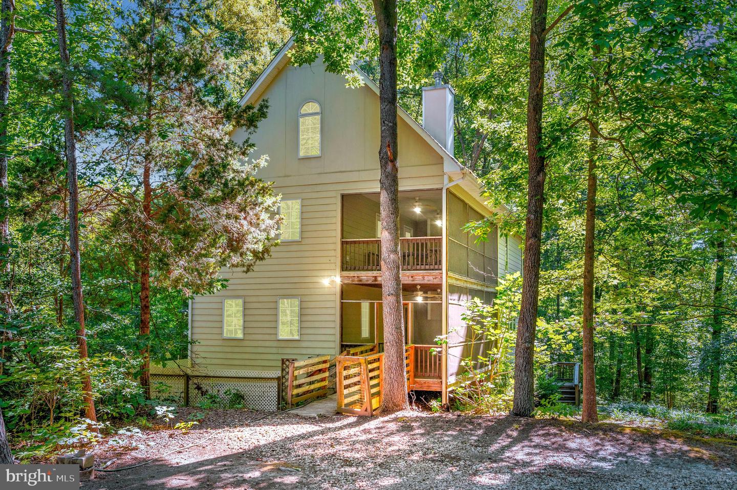 16445 Maple Drive, Bowling Green